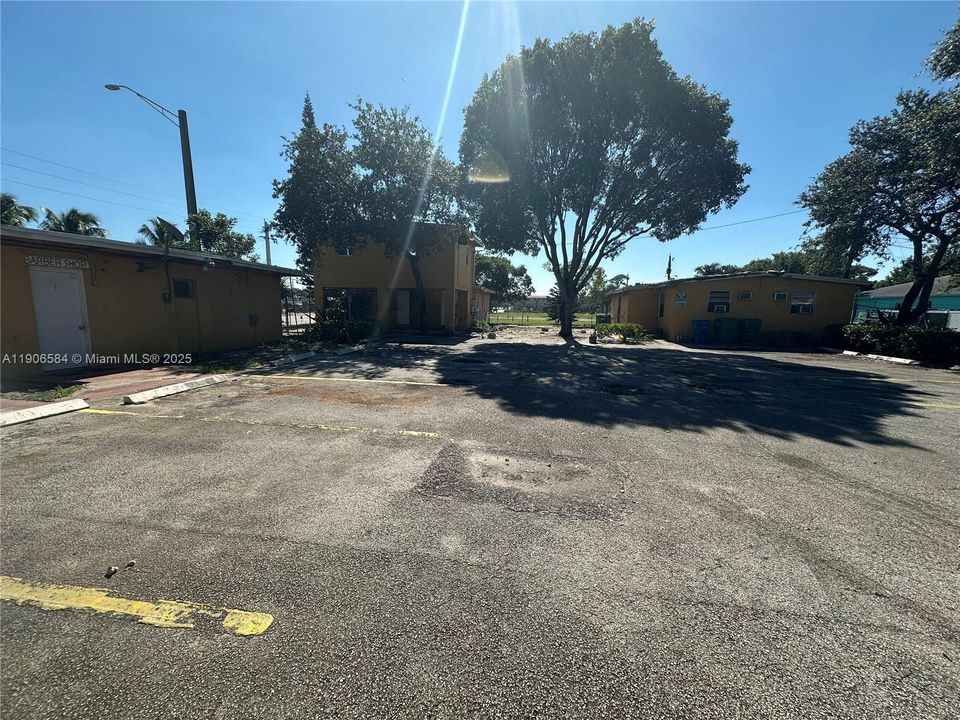 待售: $650,000 (6 贝兹, 3 浴室, 3573 平方英尺)