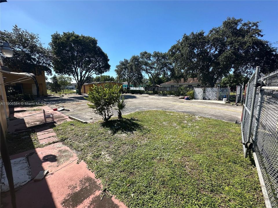 待售: $650,000 (6 贝兹, 3 浴室, 3573 平方英尺)