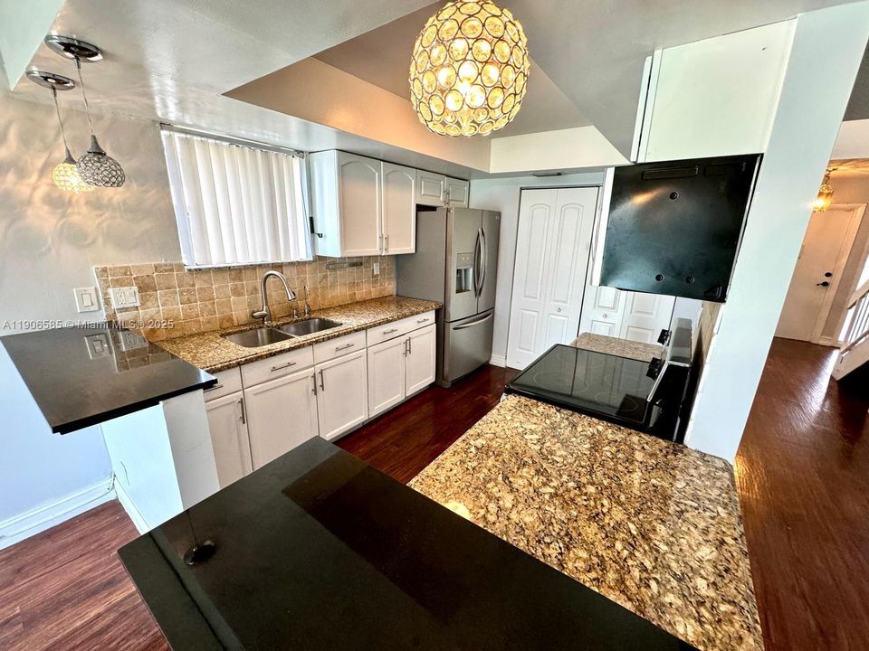 En Venta: $420,000 (4 camas, 3 baños, 1690 Pies cuadrados)