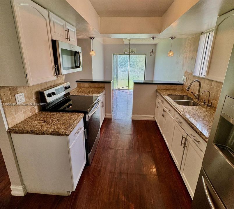 En Venta: $420,000 (4 camas, 3 baños, 1690 Pies cuadrados)