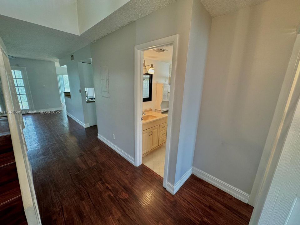 En Venta: $420,000 (4 camas, 3 baños, 1690 Pies cuadrados)