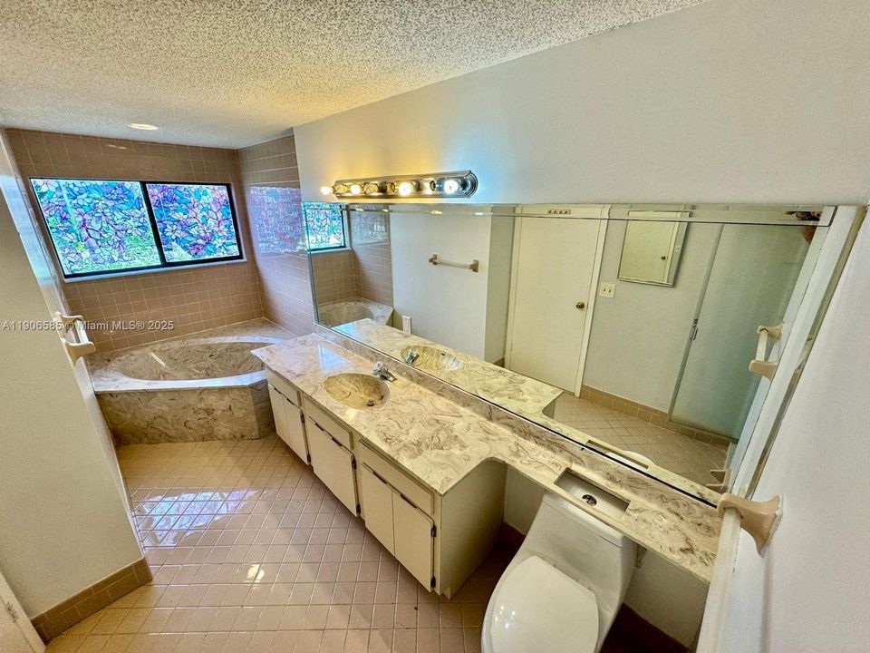 En Venta: $420,000 (4 camas, 3 baños, 1690 Pies cuadrados)