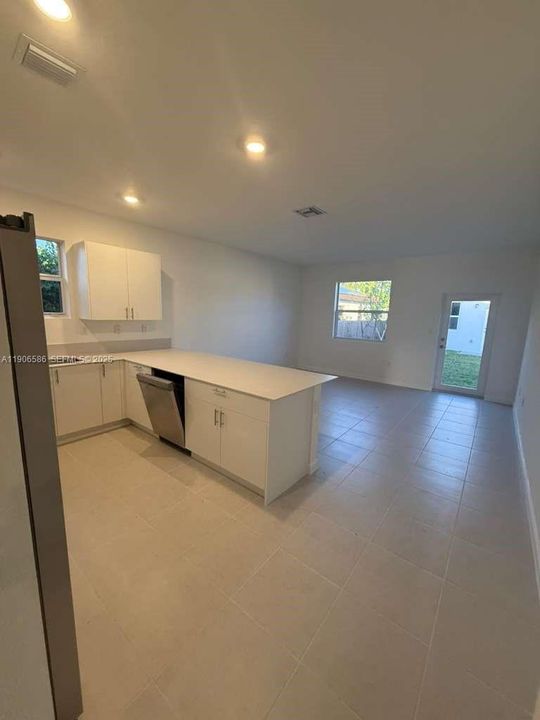 For Rent: $3,199 (3 beds, 2 baths, 0 Square Feet)