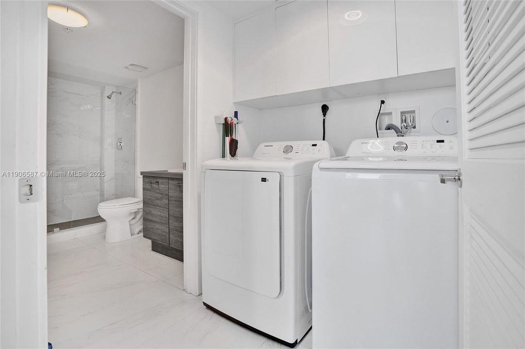 Active With Contract: $5,850 (2 beds, 3 baths, 1403 Square Feet)
