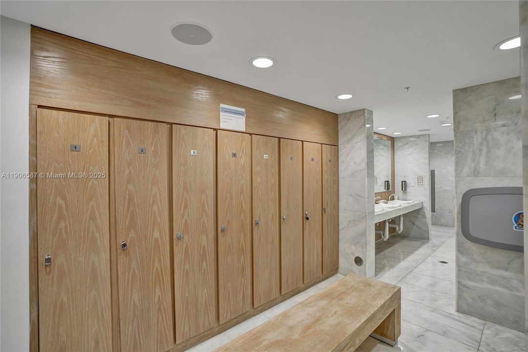 Active With Contract: $5,850 (2 beds, 3 baths, 1403 Square Feet)