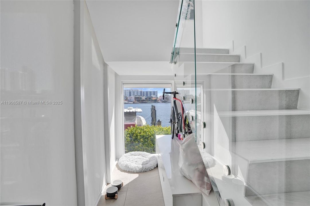 Active With Contract: $5,850 (2 beds, 3 baths, 1403 Square Feet)