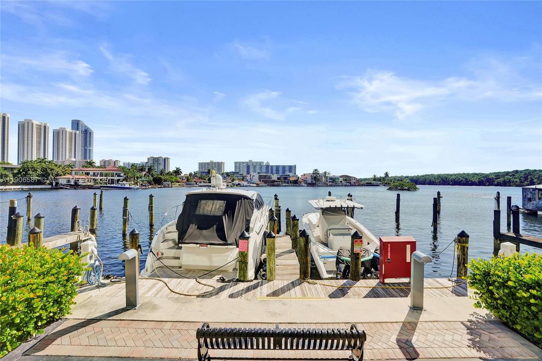 Active With Contract: $5,850 (2 beds, 3 baths, 1403 Square Feet)