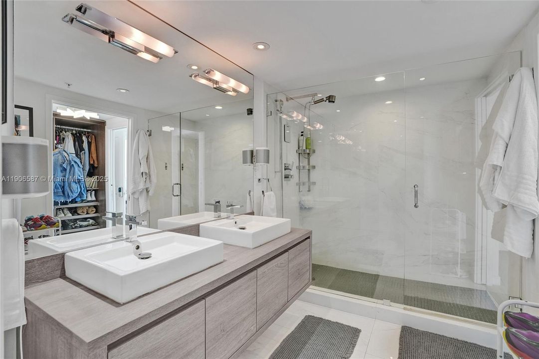 Active With Contract: $5,850 (2 beds, 3 baths, 1403 Square Feet)