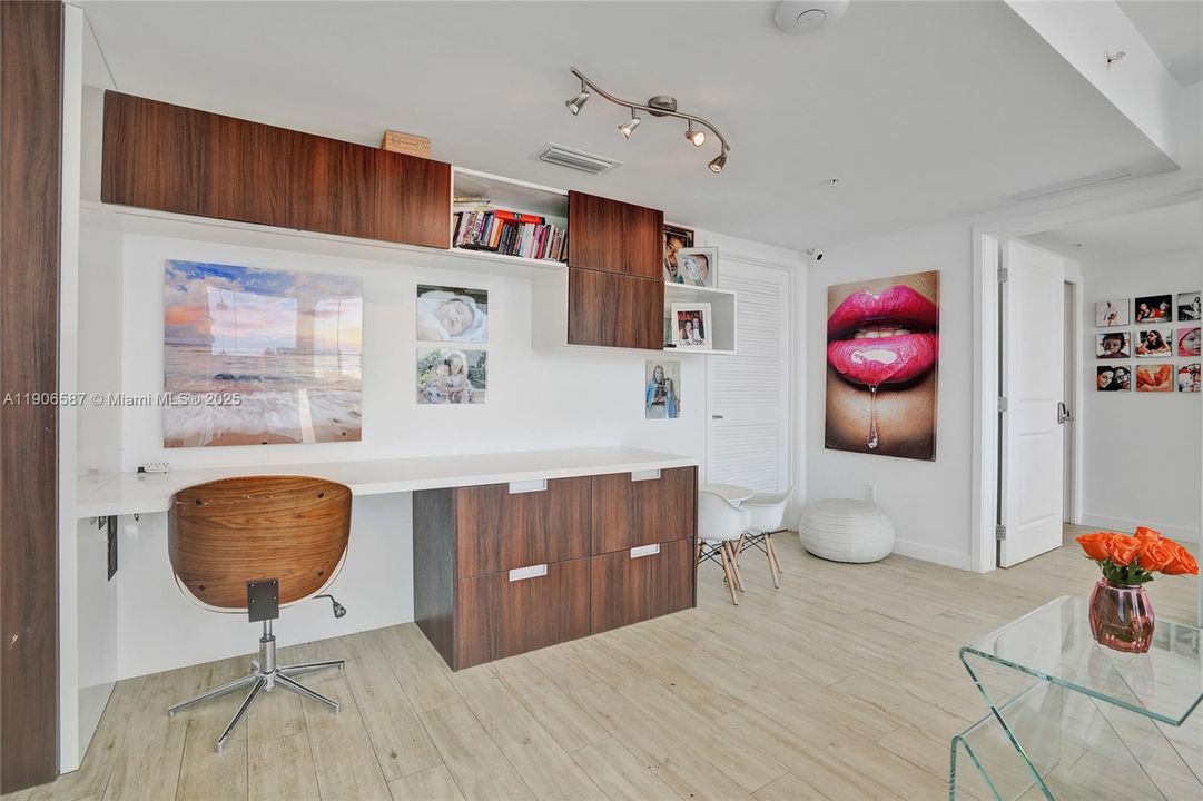 Active With Contract: $5,850 (2 beds, 3 baths, 1403 Square Feet)