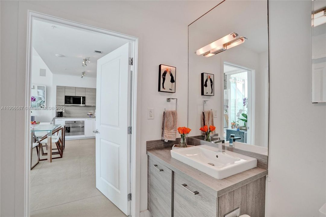 Active With Contract: $5,850 (2 beds, 3 baths, 1403 Square Feet)