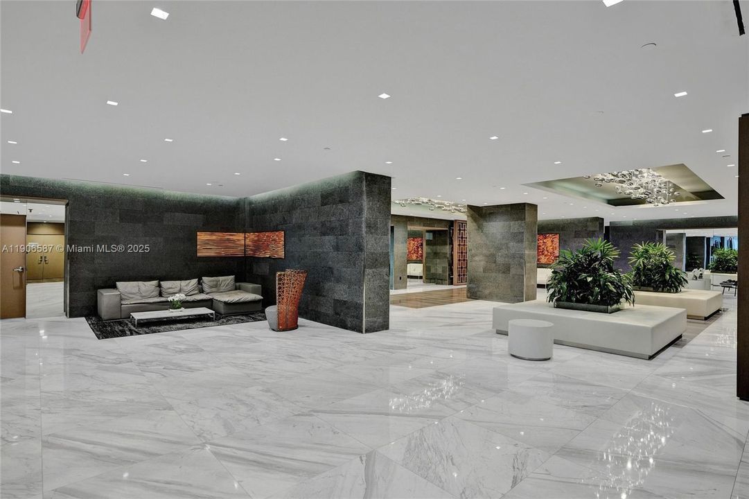 Active With Contract: $5,850 (2 beds, 3 baths, 1403 Square Feet)