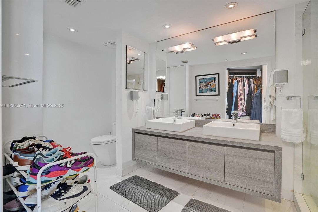 Active With Contract: $5,850 (2 beds, 3 baths, 1403 Square Feet)