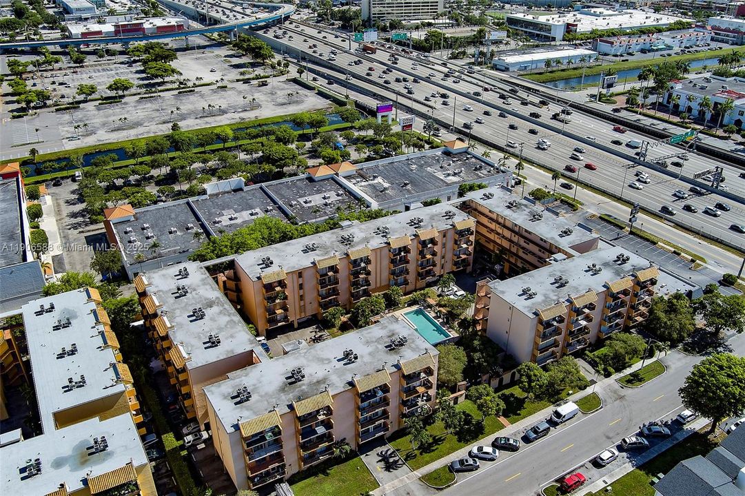 For Sale: $189,900 (1 beds, 1 baths, 864 Square Feet)