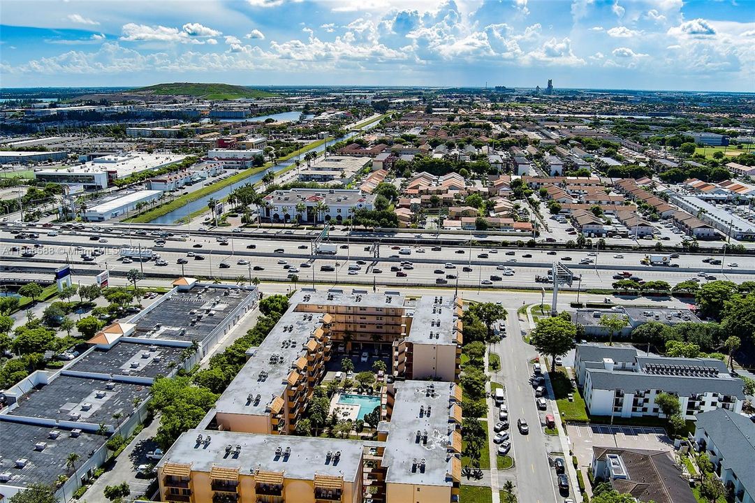 For Sale: $189,900 (1 beds, 1 baths, 864 Square Feet)