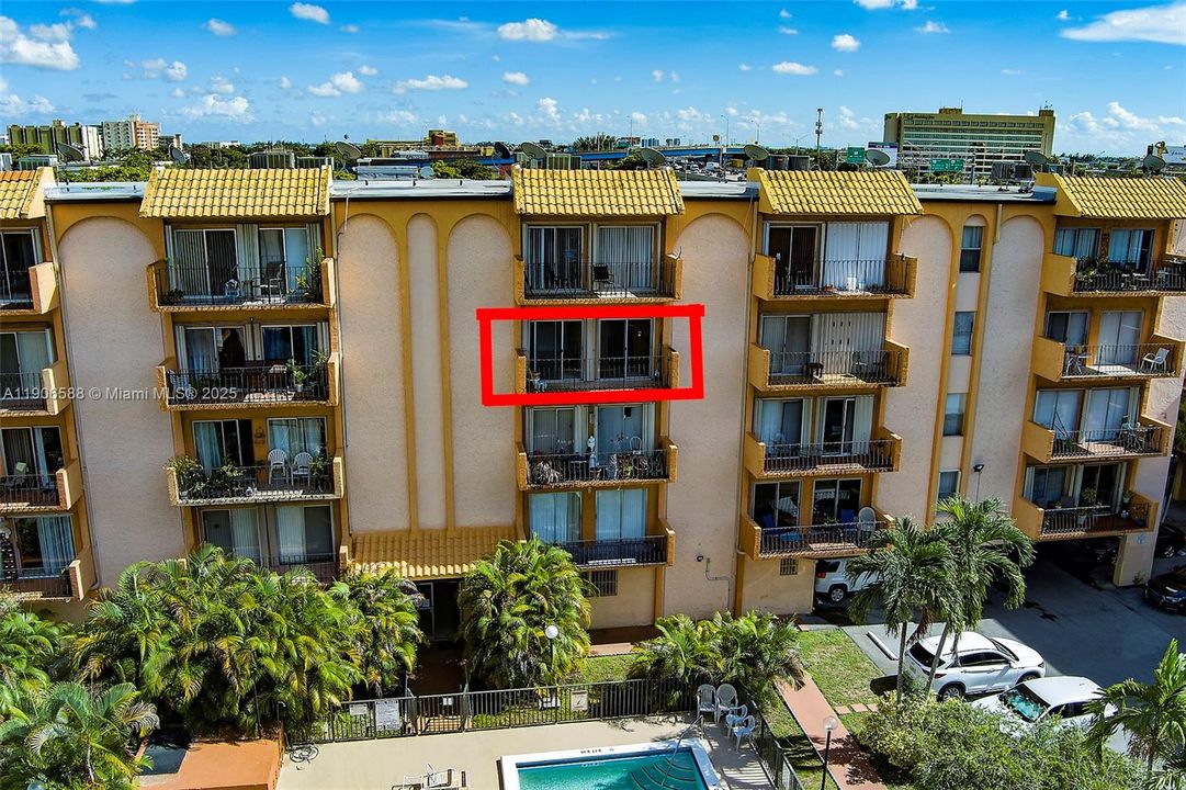 For Sale: $189,900 (1 beds, 1 baths, 864 Square Feet)