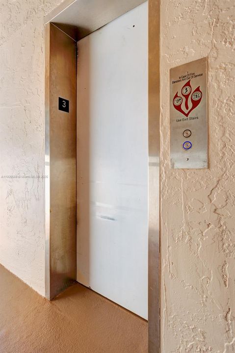 For Sale: $189,900 (1 beds, 1 baths, 864 Square Feet)