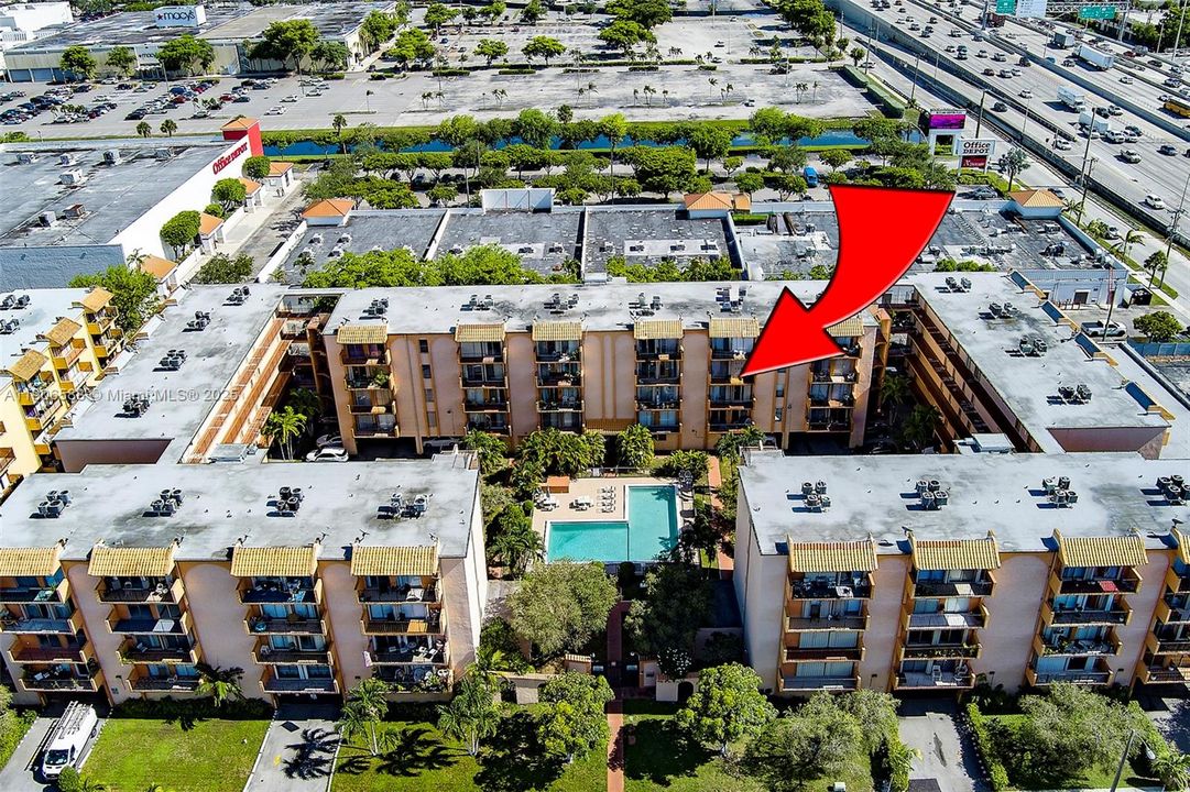 For Sale: $189,900 (1 beds, 1 baths, 864 Square Feet)