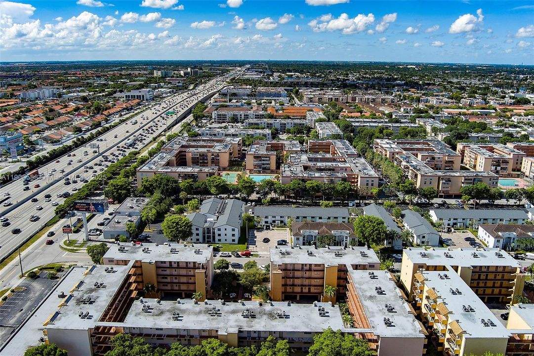 For Sale: $189,900 (1 beds, 1 baths, 864 Square Feet)