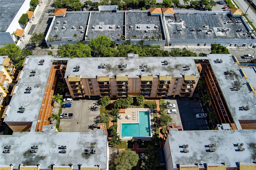 For Sale: $189,900 (1 beds, 1 baths, 864 Square Feet)