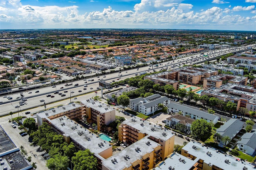 For Sale: $189,900 (1 beds, 1 baths, 864 Square Feet)