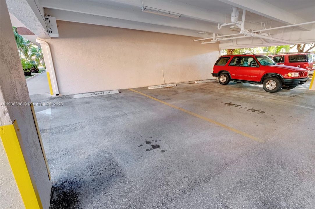 For Sale: $189,900 (1 beds, 1 baths, 864 Square Feet)