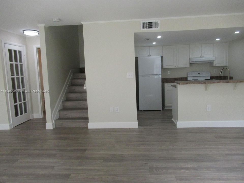 待售: $440,000 (2 贝兹, 2 浴室, 1000 平方英尺)