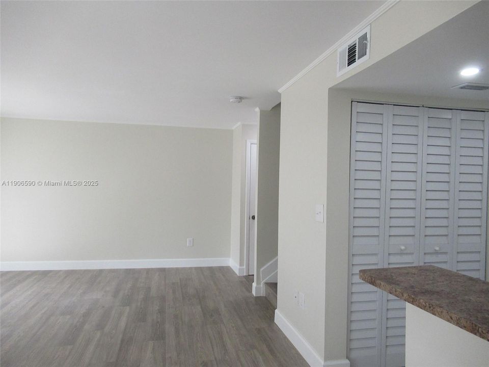 待售: $440,000 (2 贝兹, 2 浴室, 1000 平方英尺)