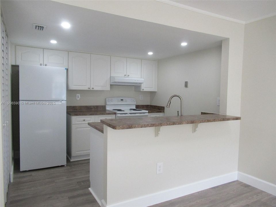 待售: $440,000 (2 贝兹, 2 浴室, 1000 平方英尺)