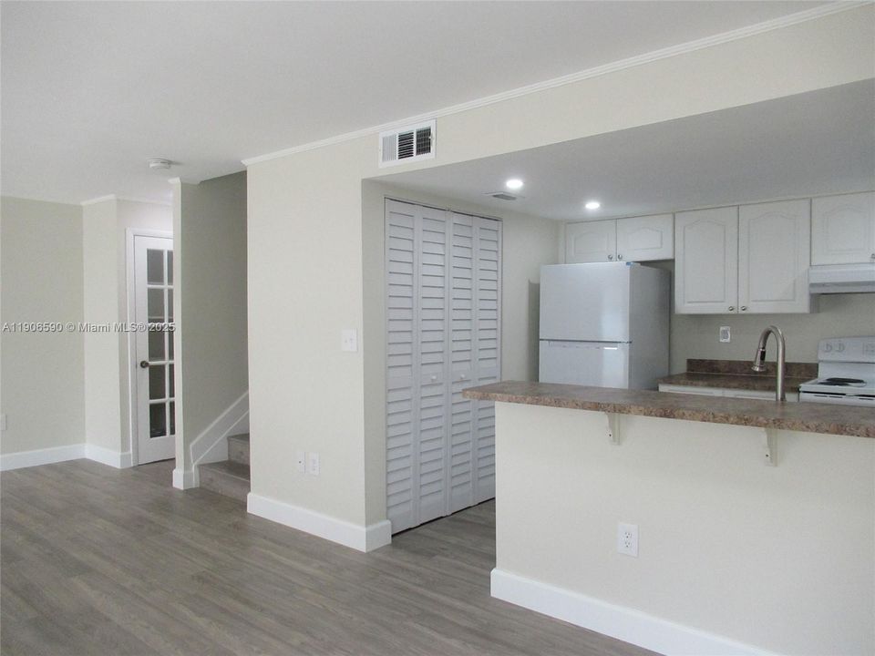 待售: $440,000 (2 贝兹, 2 浴室, 1000 平方英尺)