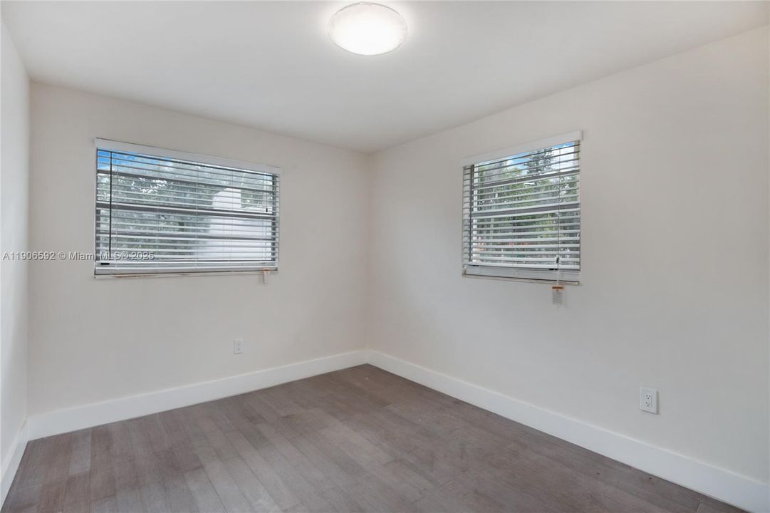 Под контрактом: $3,700 (3 спален, 2 ванн, 1432 Квадратных фут)