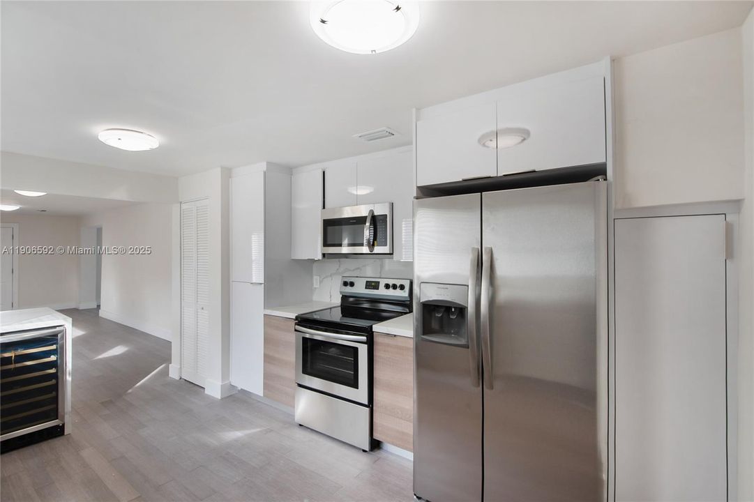 Под контрактом: $3,700 (3 спален, 2 ванн, 1432 Квадратных фут)