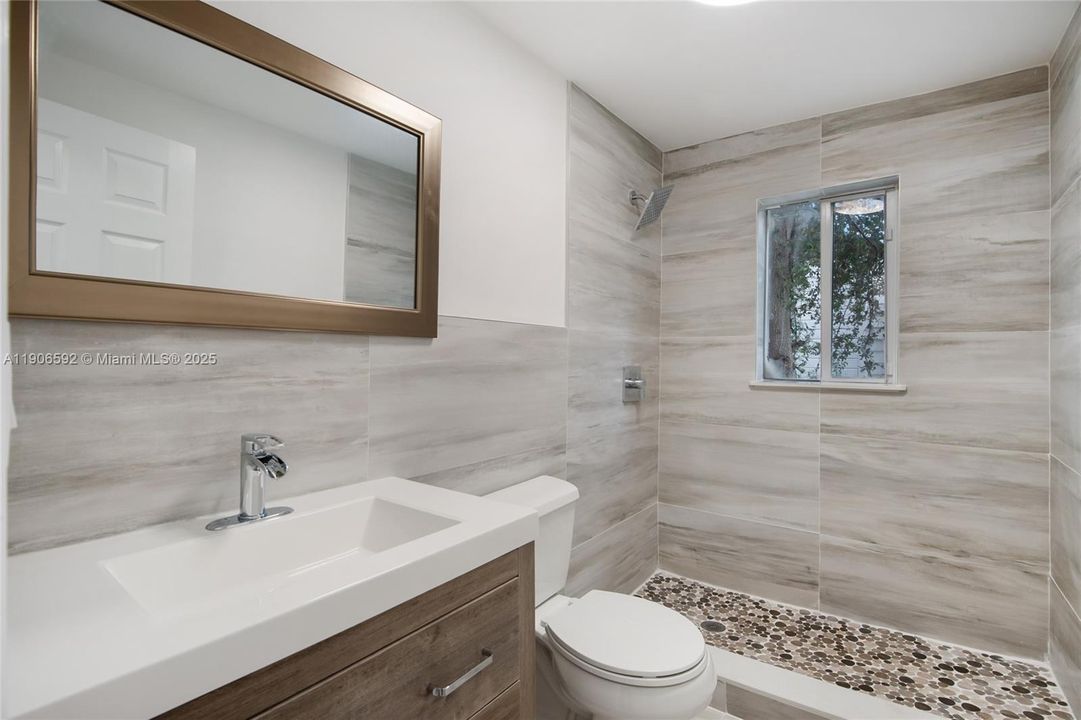 Под контрактом: $3,700 (3 спален, 2 ванн, 1432 Квадратных фут)