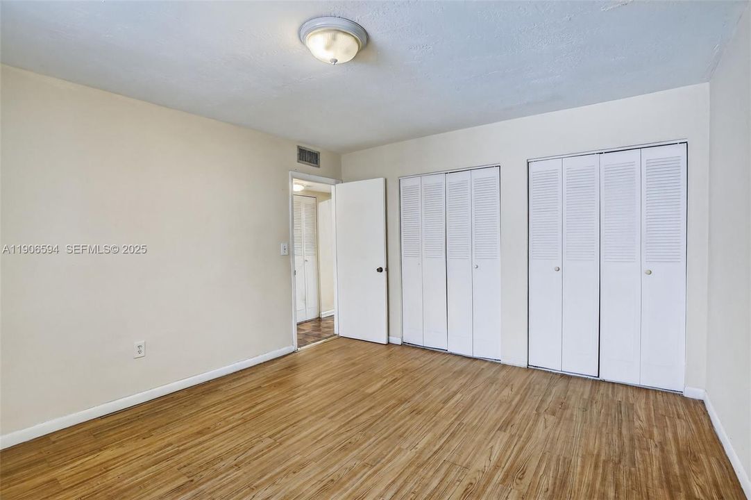 For Sale: $145,000 (1 beds, 1 baths, 560 Square Feet)