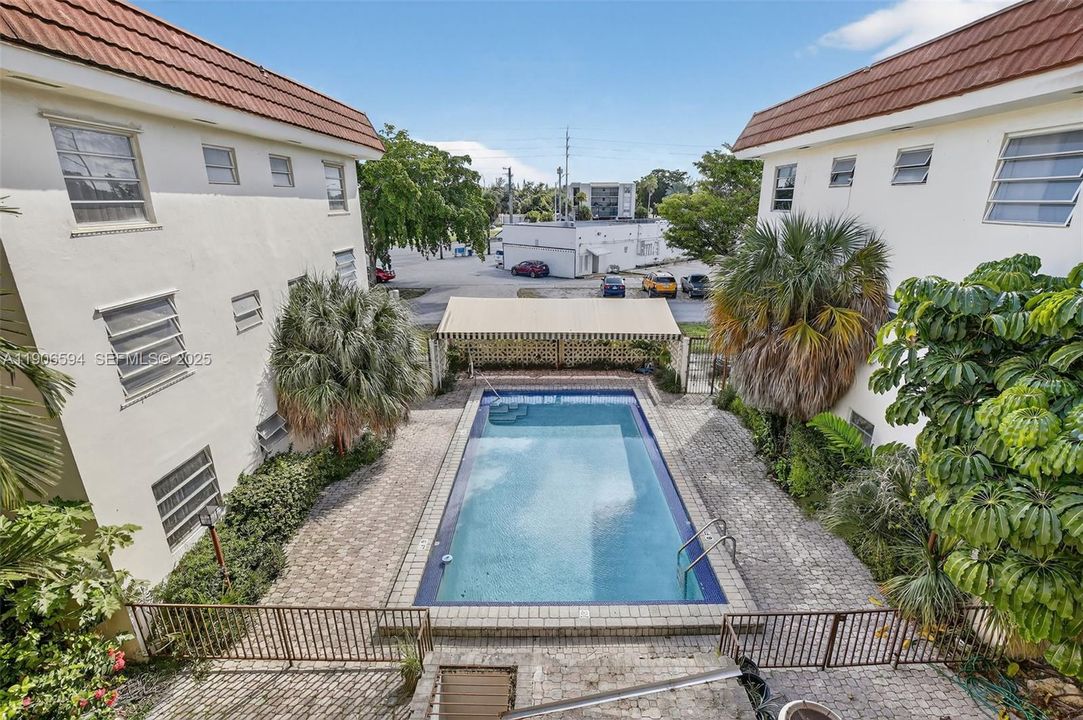 For Sale: $145,000 (1 beds, 1 baths, 560 Square Feet)