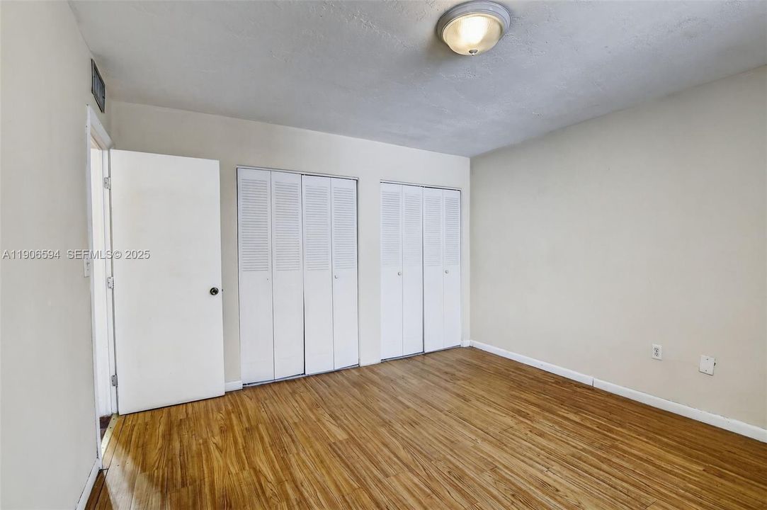 For Sale: $145,000 (1 beds, 1 baths, 560 Square Feet)