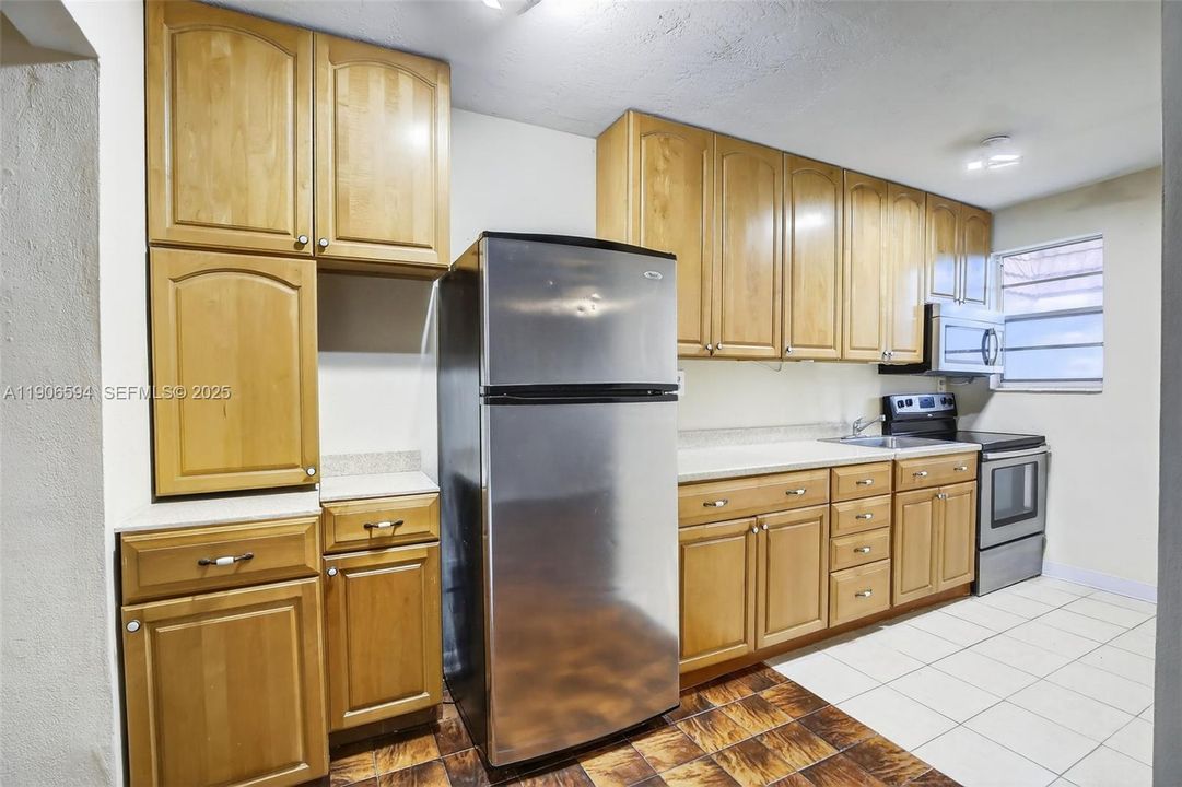 For Sale: $145,000 (1 beds, 1 baths, 560 Square Feet)