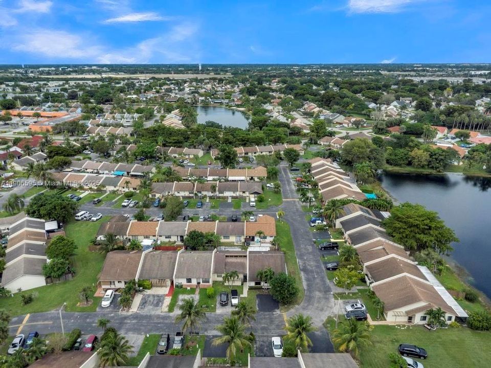 合同活跃: $2,800 (3 贝兹, 2 浴室, 1291 平方英尺)