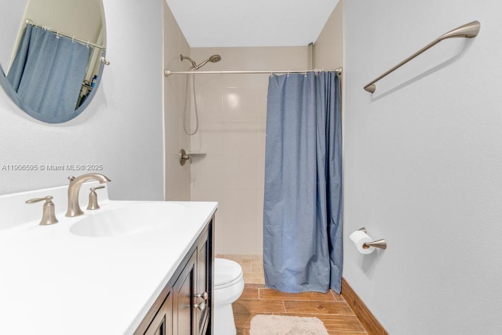 合同活跃: $2,800 (3 贝兹, 2 浴室, 1291 平方英尺)