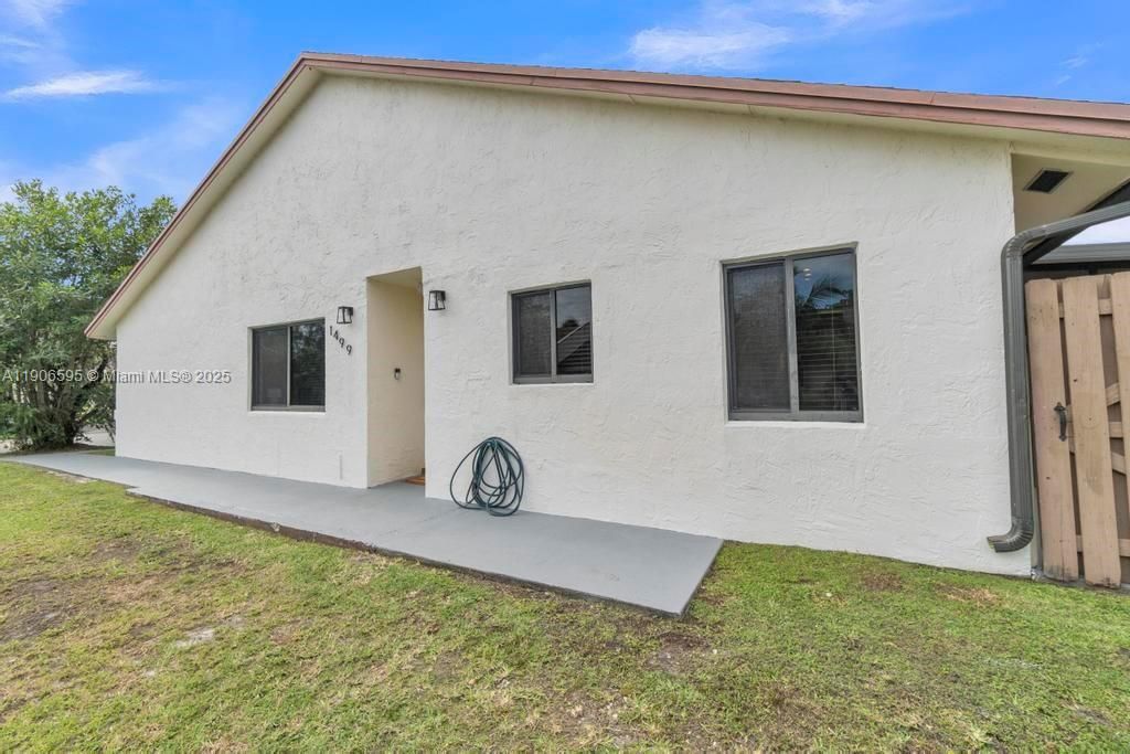 合同活跃: $2,800 (3 贝兹, 2 浴室, 1291 平方英尺)