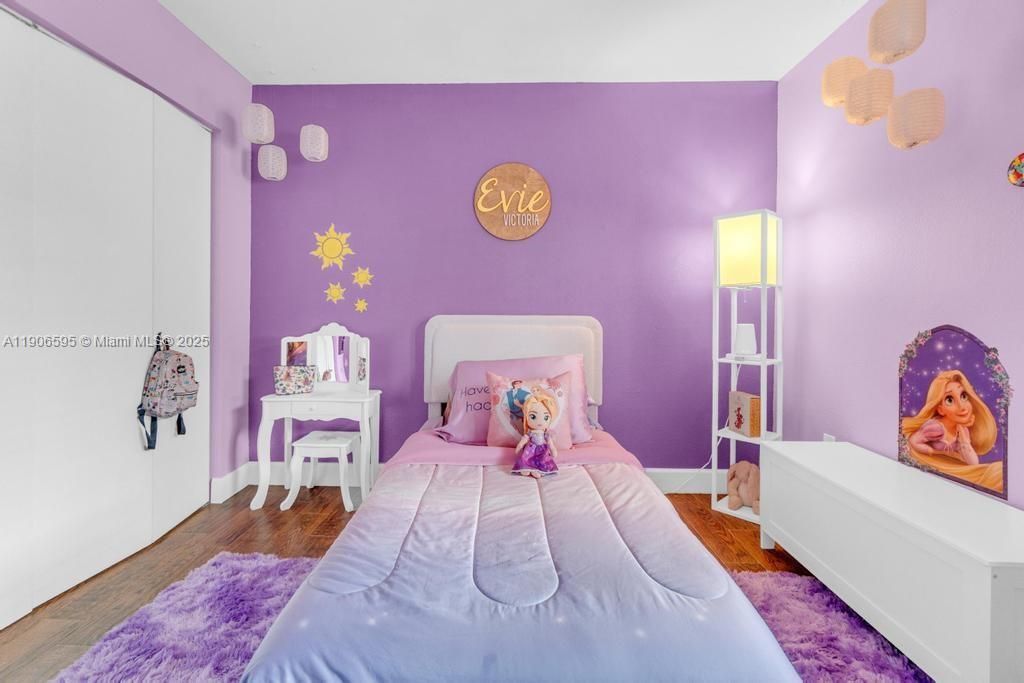 合同活跃: $2,800 (3 贝兹, 2 浴室, 1291 平方英尺)