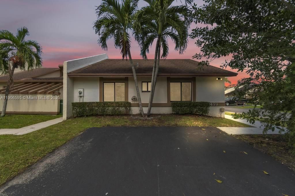 合同活跃: $2,800 (3 贝兹, 2 浴室, 1291 平方英尺)