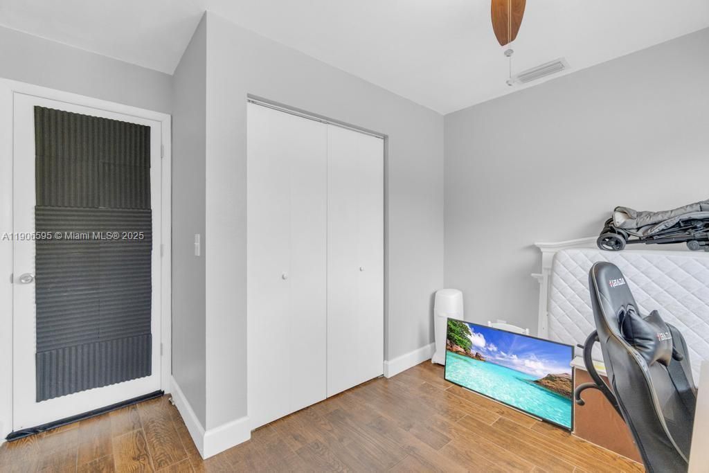 合同活跃: $2,800 (3 贝兹, 2 浴室, 1291 平方英尺)