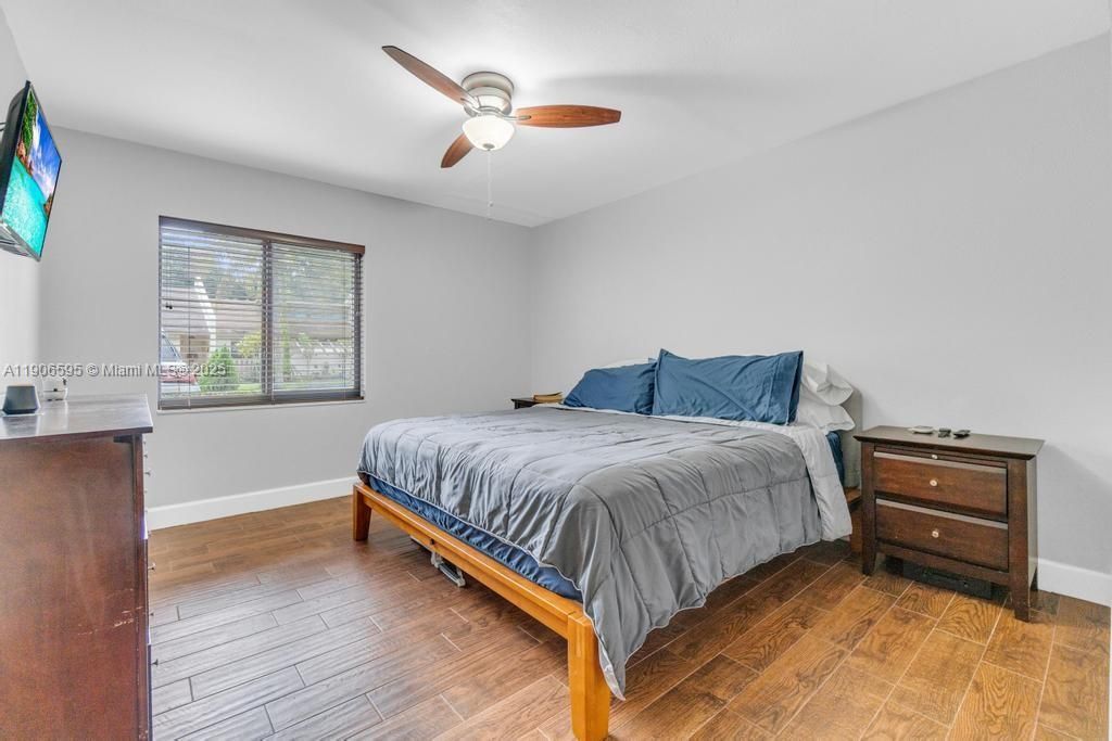 合同活跃: $2,800 (3 贝兹, 2 浴室, 1291 平方英尺)