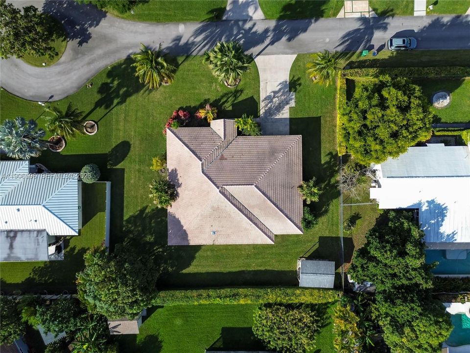 Под контрактом: $899,000 (4 спален, 2 ванн, 3396 Квадратных фут)