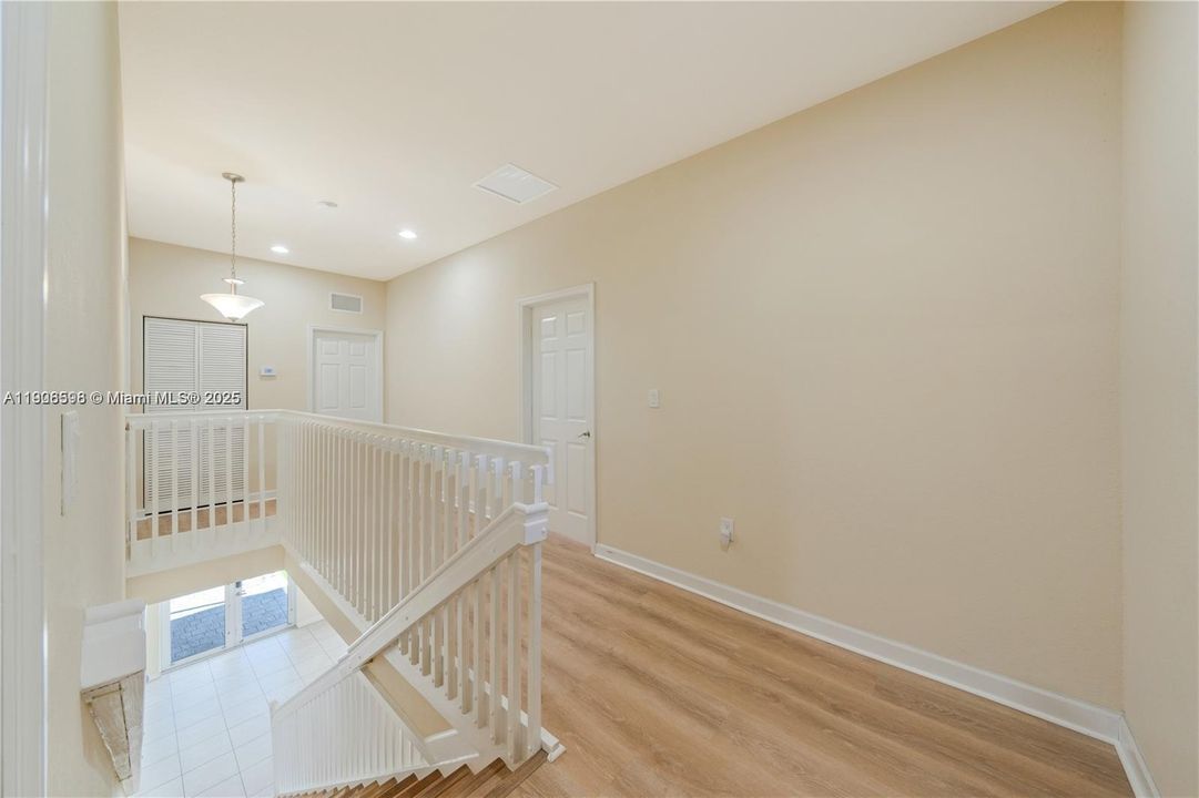 Second floor/split plan