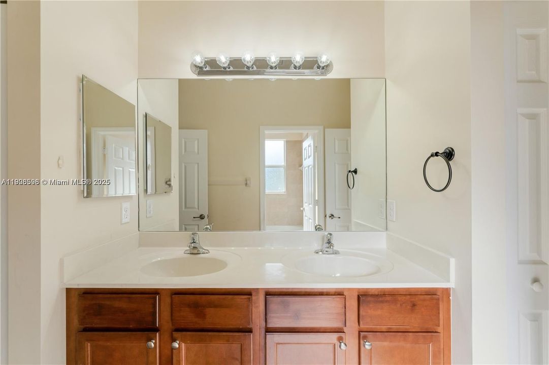 For Sale: $844,995 (5 beds, 4 baths, 3031 Square Feet)