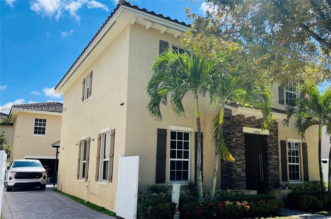 For Sale: $844,995 (5 beds, 4 baths, 3031 Square Feet)