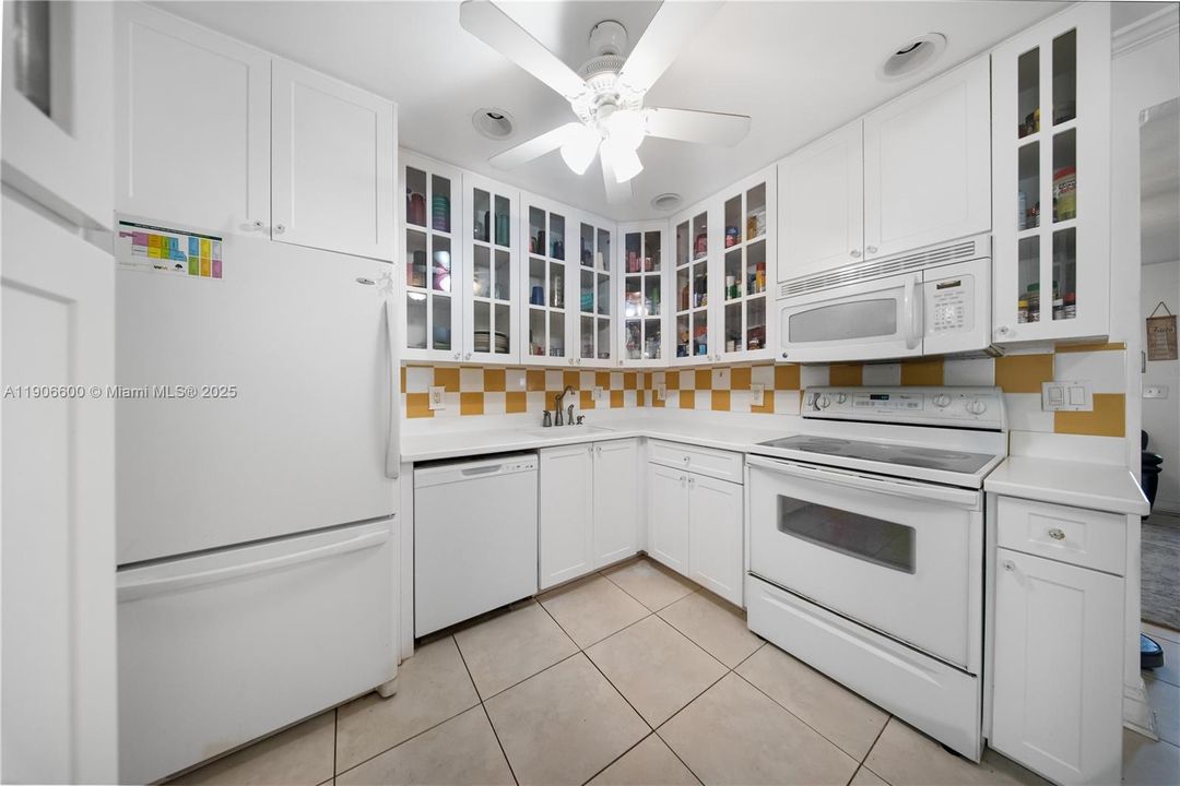 待售: $439,000 (2 贝兹, 1 浴室, 1087 平方英尺)