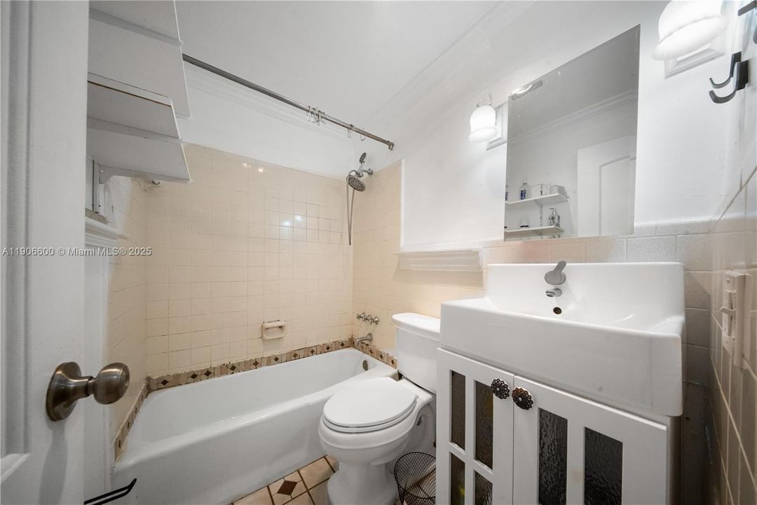 待售: $439,000 (2 贝兹, 1 浴室, 1087 平方英尺)