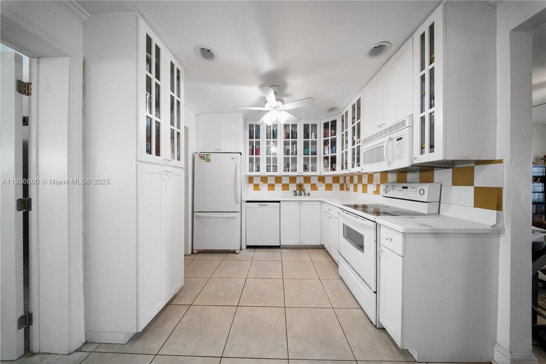 待售: $439,000 (2 贝兹, 1 浴室, 1087 平方英尺)